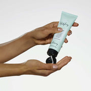 milk-shake-smoothing-cream-in-hand